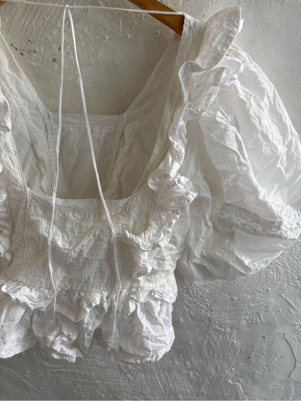 Beautiful ruffled smocked blouse - Picture 6 of 14